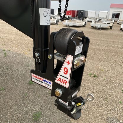 Shocker Gooseneck Air Hitch & 9" Offset Coupler on Lakota Horse Trailer (4" Round - Angled Pin)