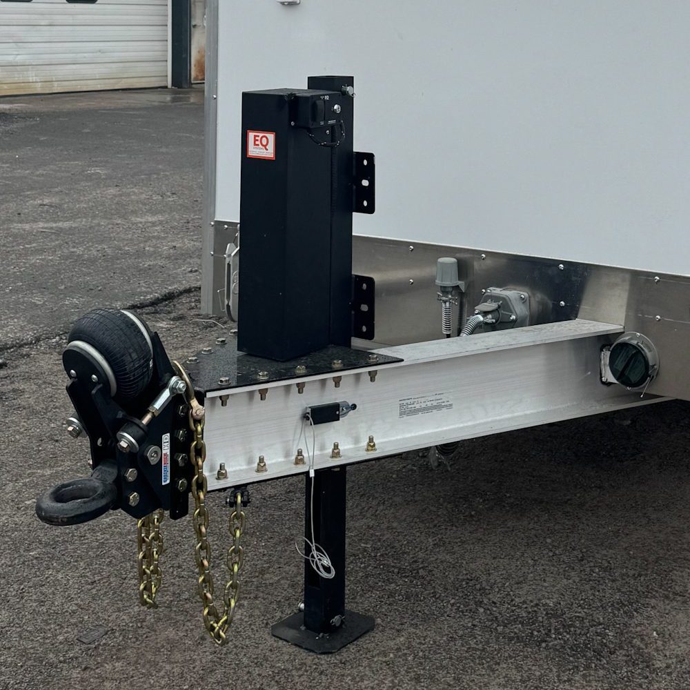 Shocker HD Air Tongue Mount with Pintle Ring Installed on Vertical Channel